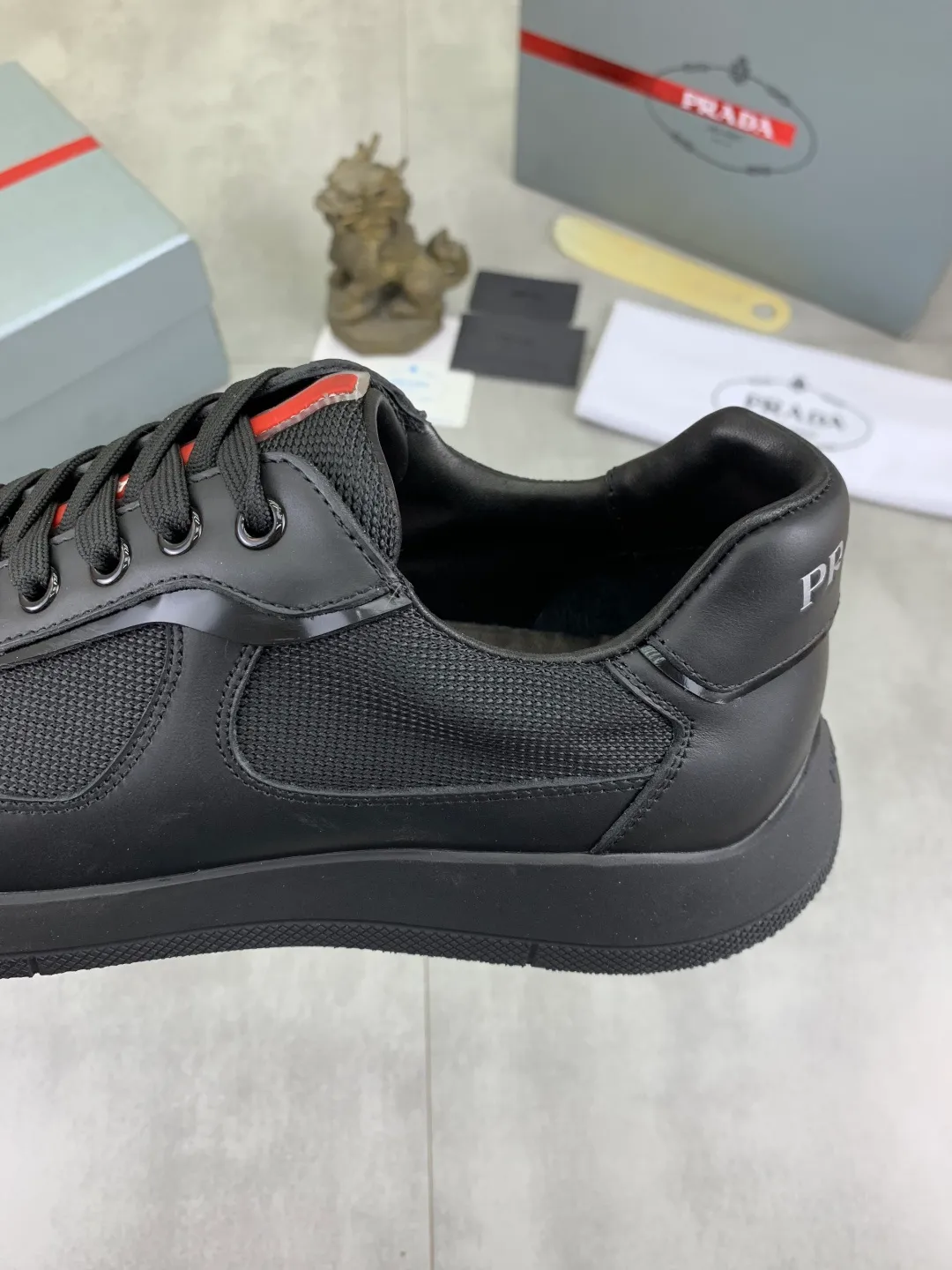 Men's men's shoes💰P600💰【New style】Top quality, classic popular models on the official website, timeless for a century,🆘 The trendy brand (Prada) mainly promotes popular models, avant-garde and versatile fashionable men's shoes, private version molding, cowhide surface splicing 1:1 oil edge processing... fashionable and simple, original imported cowhide interior cowhide feet; the atmosphere and personality are more fashionable, eye-catching and pursuing class. It will subvert old ideas and be a must-have for fashionistas who want to spend time with you! Must keep it! High-end comfort, high-end quality workmanship. Size: 38-44 4️⃣ colors available. full package